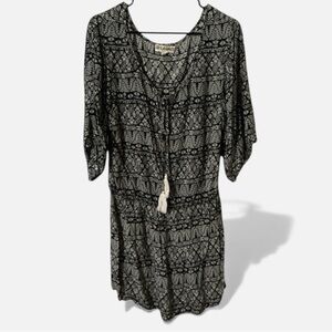 🌹Lagaci black and white abstract print tunic dress.